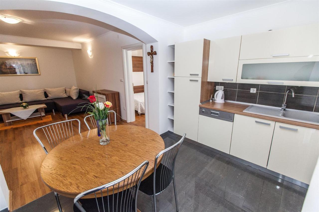 Apartments Carmen ซริกเวนิซา ภายนอก รูปภาพ