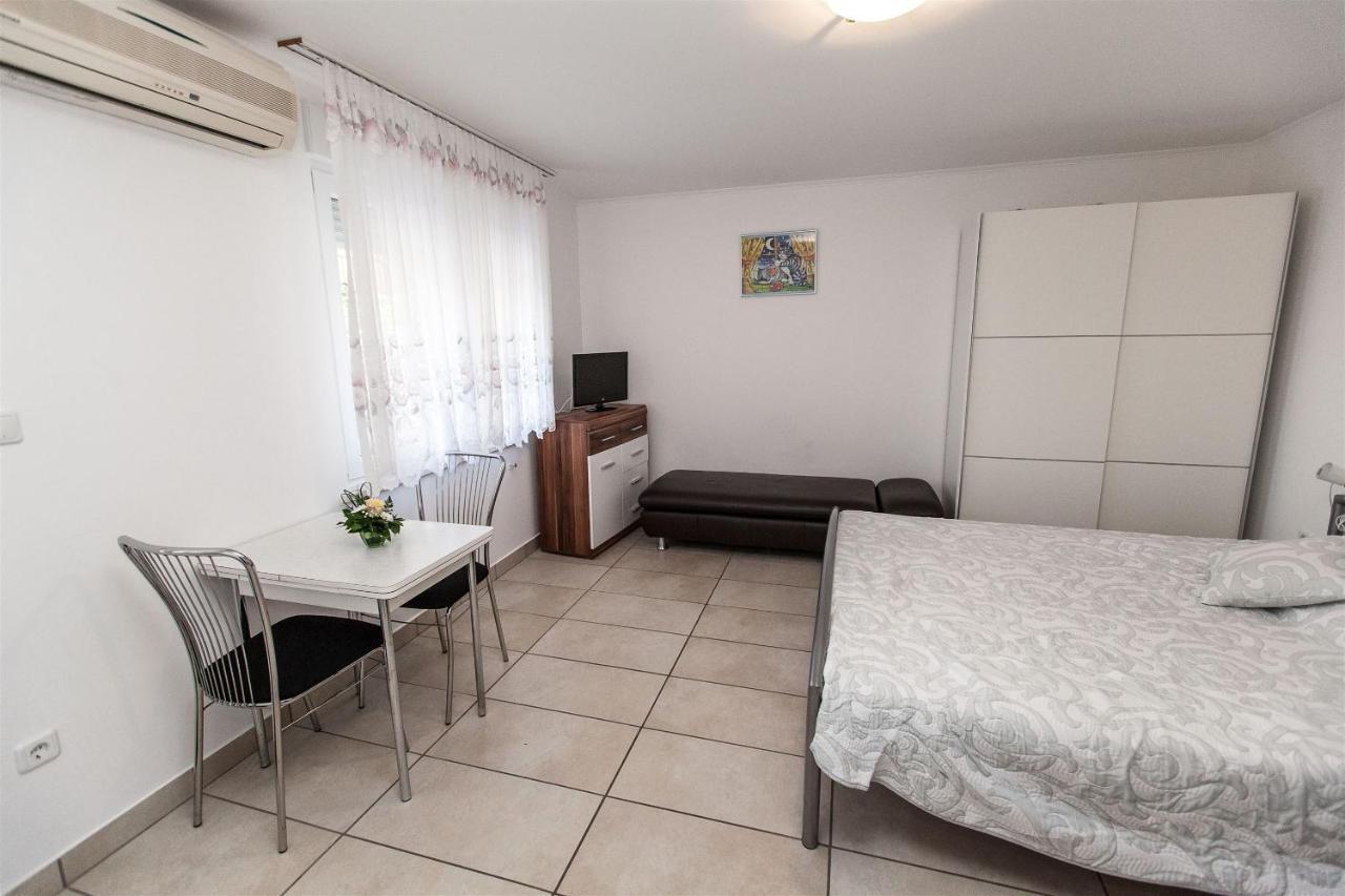Apartments Carmen ซริกเวนิซา ภายนอก รูปภาพ