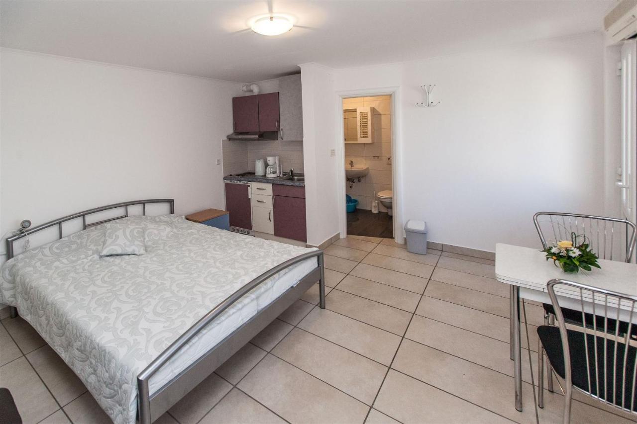 Apartments Carmen ซริกเวนิซา ภายนอก รูปภาพ