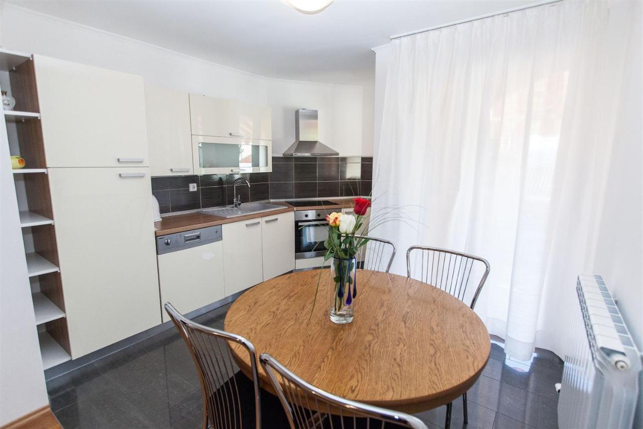 Apartments Carmen ซริกเวนิซา ภายนอก รูปภาพ