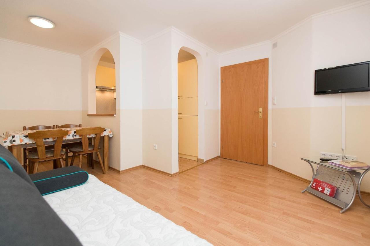 Apartments Carmen ซริกเวนิซา ภายนอก รูปภาพ