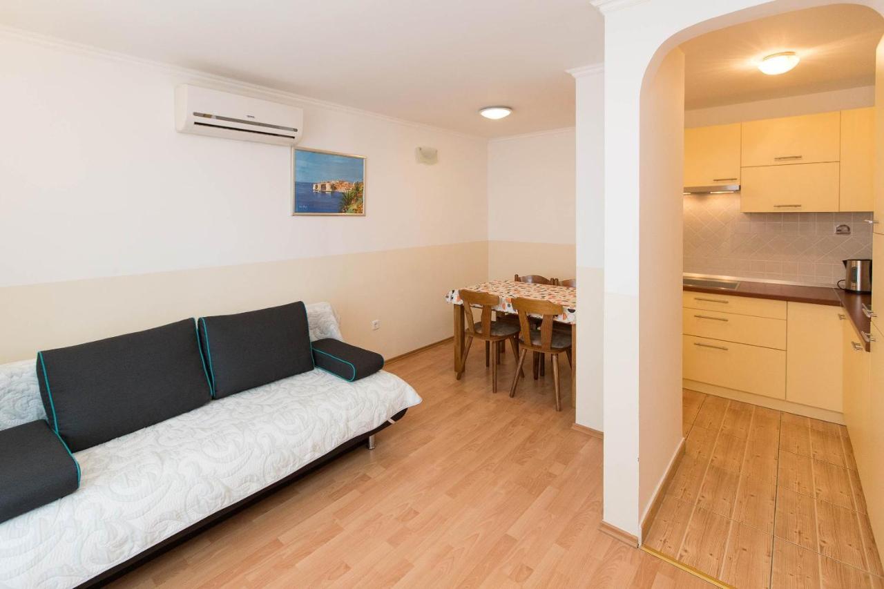 Apartments Carmen ซริกเวนิซา ภายนอก รูปภาพ