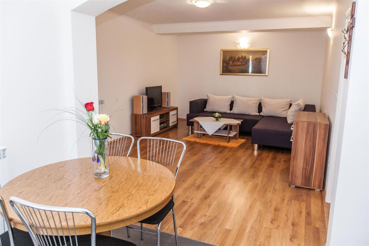 Apartments Carmen ซริกเวนิซา ภายนอก รูปภาพ