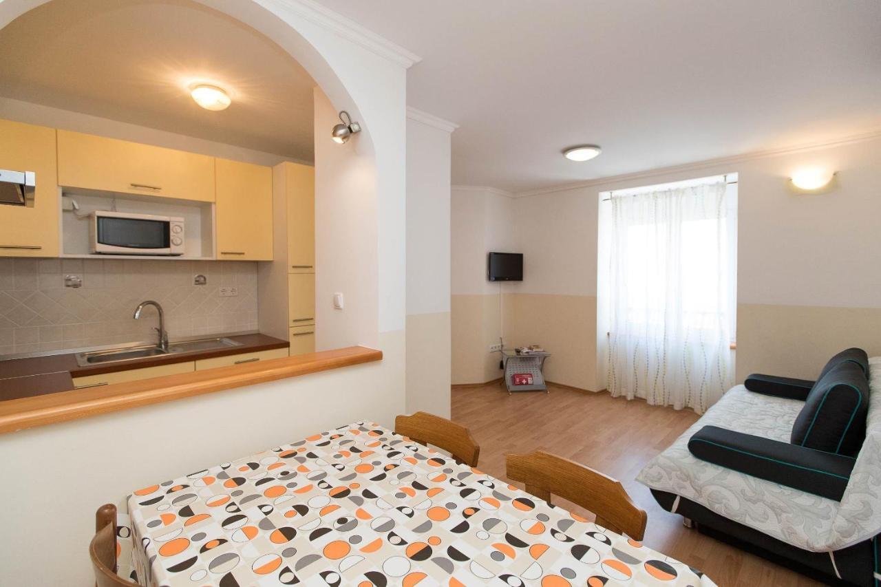 Apartments Carmen ซริกเวนิซา ภายนอก รูปภาพ