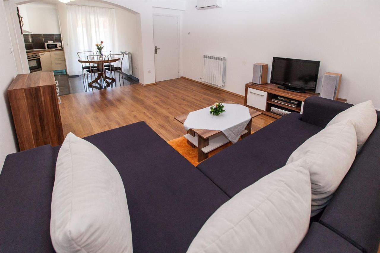Apartments Carmen ซริกเวนิซา ภายนอก รูปภาพ